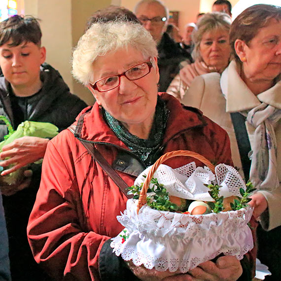 Mieszkacy tumnie ruszyli z koszyczkami ze wiconk