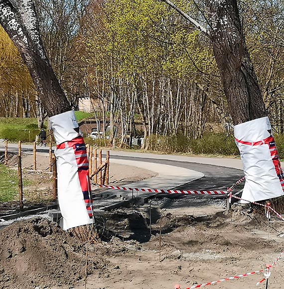 Na ulicy Jachtowej przybyy kolejne odcinki chodnika i cieki rowerowej