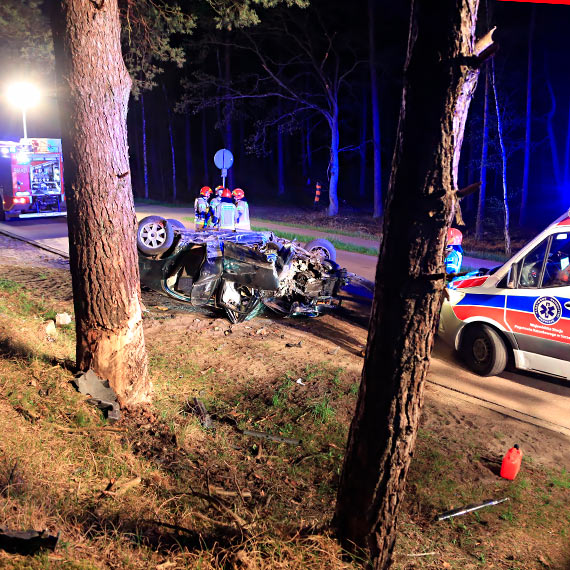 Poważny wypadek z udziałem dwóch samochodów osobowych na Karsiborskiej. 3 osoby poszkodowane, w tym 2 w szpitalu! Zobacz film!