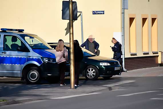  Kolizja samochodu i jednoladu. Sprawca zosta ukarany mandatem