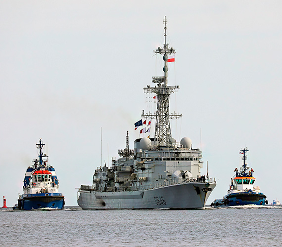 Francuska fregata FS „Latouche-Treville” w świnoujskim Porcie Wojennym