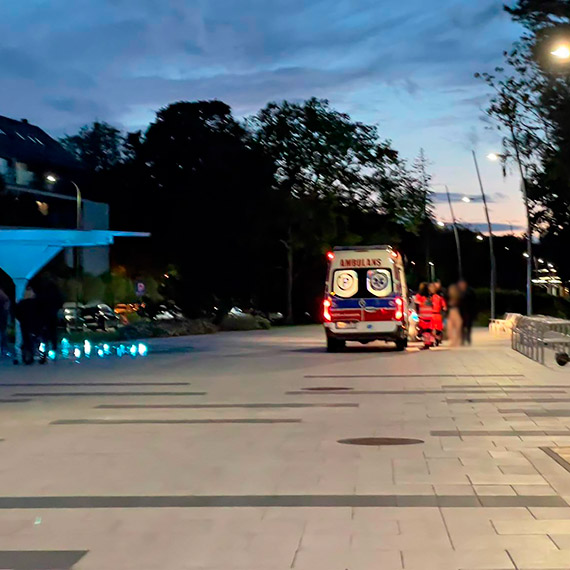 Pogotowie i policja na promenadzie. 35 - latka miaa myli samobjcze