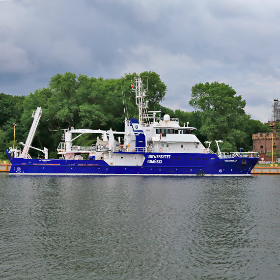 „Oceanograf”, statek naukowcw, zacumowa w winoujskiej marinie