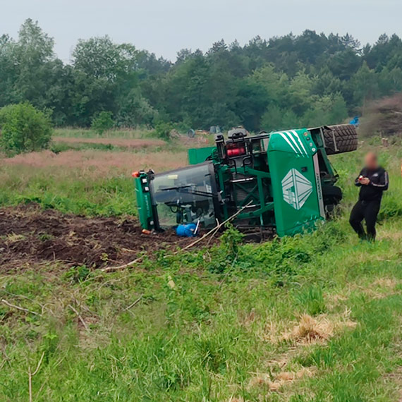 W Troszynie przewrcia si maszyna pracujca przy budowie S3! W rodku znajdowa si mczyzna