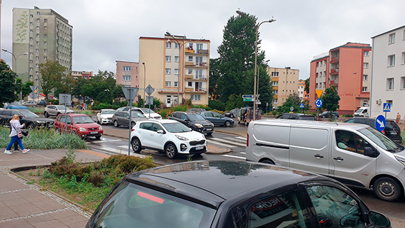 Mieszkaniec: Jeszcze nie ma otwartego tunelu a ulice zakorkowane! Samochody posuwaj si w wim tempie