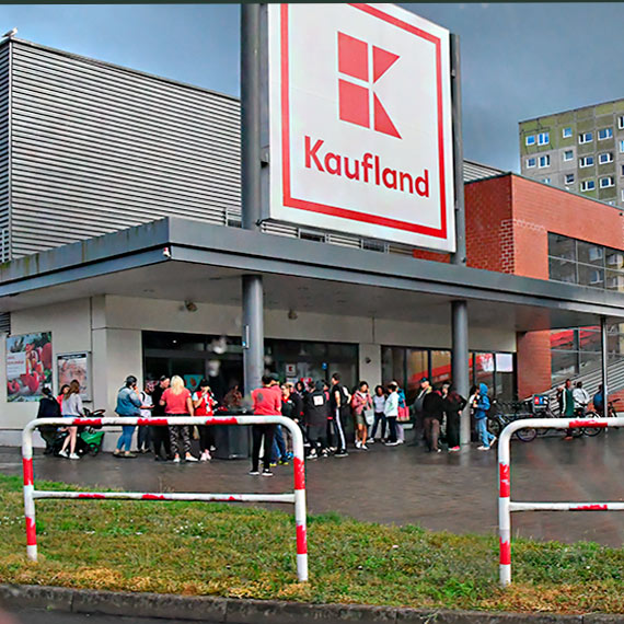 Ewakuacja ze sklepu Kaufland. Klienci musieli natychmiast opuci budynek!