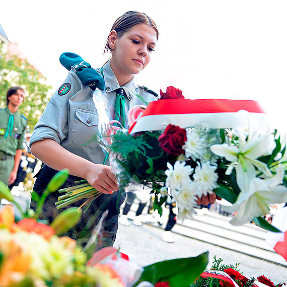 winoujcie oddao hod bohaterom i ofiarom II wojny wiatowej