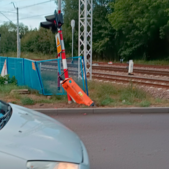 Mieszkaniec: Czy nie ma w miecie kogo kto ma IQ cho ciut wysze od ameby, eby organizowa roboty drogowe, ktre nie obci a tak dzielnicy?