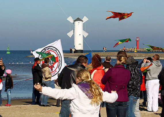 Zapraszamy na XVIII Otwarte Mistrzostwa Świnoujścia w Lotach Latawców  o Puchar Prezydenta Miasta Świnoujścia – 17 września plaża koło „Wiatraka”