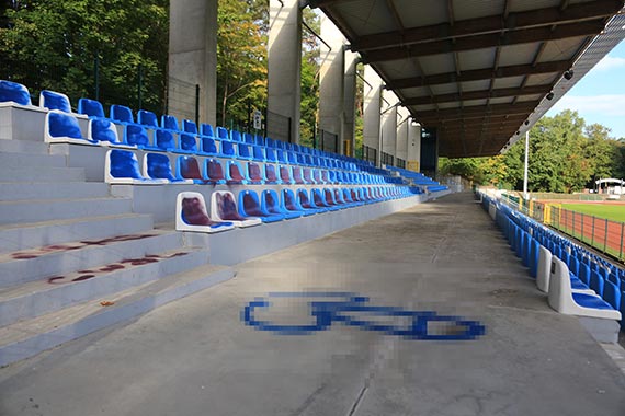 Prawie 400 krzeseek na stadionie miejskim zostao zdewastowanych! Spraw zajmuje si policja