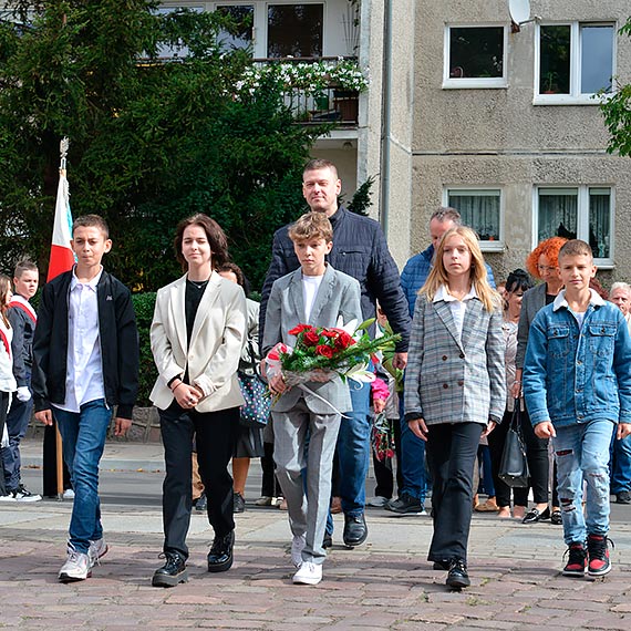 83. rocznica agresji Związku Radzieckiego na Polskę. Pod pomnikiem Zesłańców Sybiru złożono wiązanki kwiatów