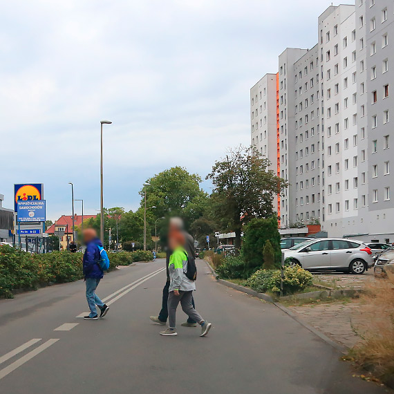 Czytelnik: Chodnika nie ma i nie bdzie? Chory ukad!