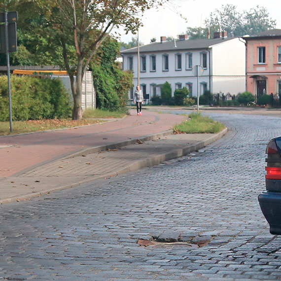 Zapadnita studzienka przy ulicy Barlickiego zmor kierowcw. Mieszkacy niszcz zawieszenie aut