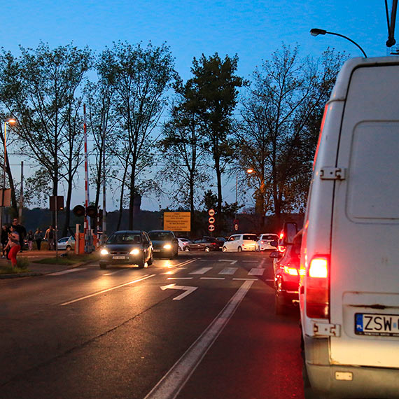 Mieszkaniec: A moe zamknijmy winoujcie po sezonie? Skoro wadze miasta nie s w stanie nawet zadba o dodatkowy prom na weekend