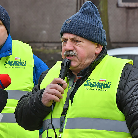 Protest rolnikw: Magazyny w winoujciu stoj puste, a my nie mamy co zrobi z nadwyk zboa!