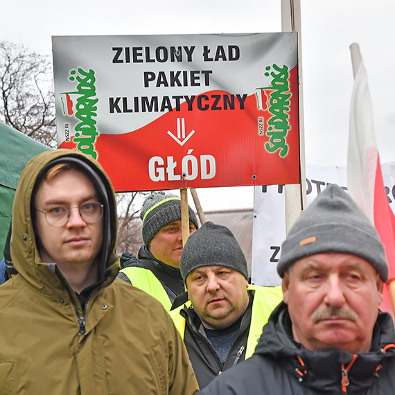 Protest rolnikw: Magazyny w winoujciu stoj puste, a my nie mamy co zrobi z nadwyk zboa!