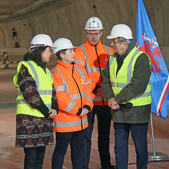 Prezydent Żmurkiewicz: Wykonawca ustalił termin roboczy zakończenia budowy tunelu na koniec maja. Zobacz film!