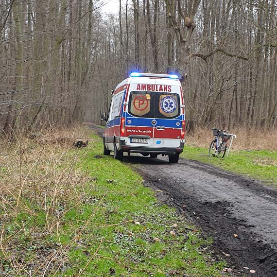 Rowerzystka zasaba w Parku Zdrojowym