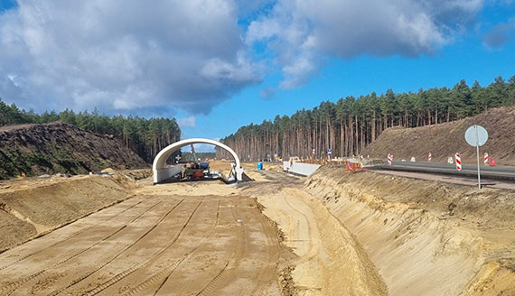 Nad nowym odcinkiem drogi S3 powstaj przejcia dla zwierzt