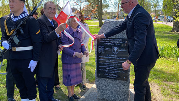 Uroczysto odsonicia obelisku i posadzenie „Dbw Pamici” dla upamitnienia ofiar zbrodni katyskiej przy Skwerze Kombatantw R.P. Zobacz film!