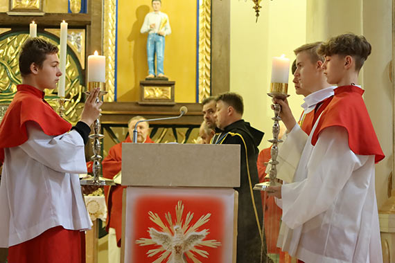 Wsplnota parafialna Chrystusa Krla wituje swoje 50-lecie. Szczeglnie uroczysty charakter miaa tu msza w niedzielne poudnie