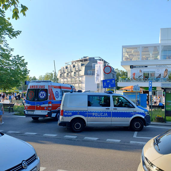 Niepokojce zachowanie kobiety spowodowao, e wezwano pogotowie