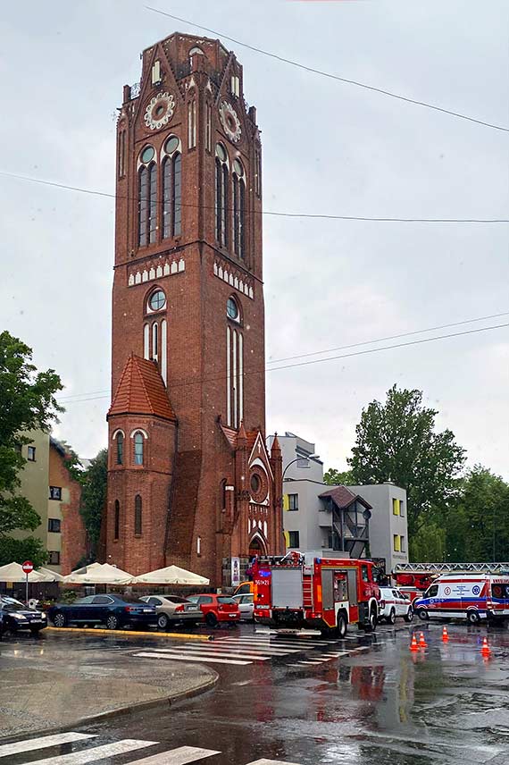 Dramatyczna prba samobjcza na wiey widokowej w winoujciu. Zobacz film!