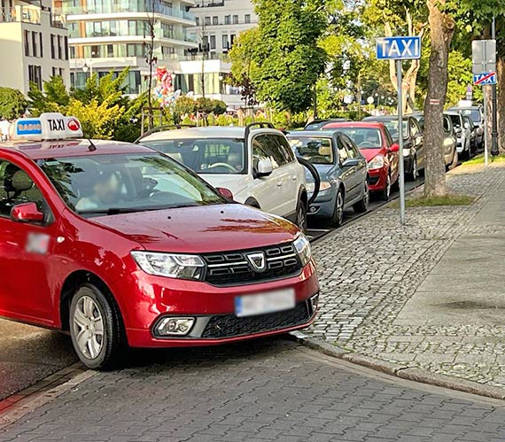 Problem parkowania w winoujciu: postojwki takswek na Uzdrowiskowej zasypywane samochodami osobowymi