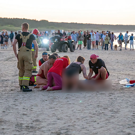 Tragiczne wydarzenie na świnoujskiej plaży. Nie żyje 78 letni mężczyzna