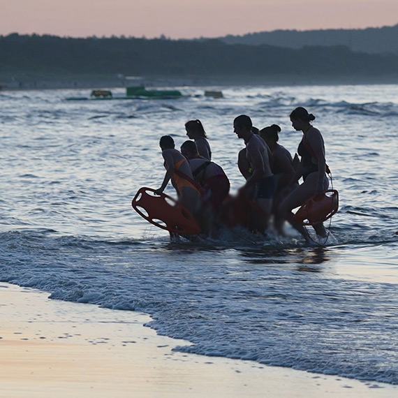Tragiczne wydarzenie na świnoujskiej plaży. Nie żyje 78 letni mężczyzna