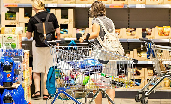 Chemia gospodarcza obecnie najbardziej drenuje portfele Polakw. Do tego doczaj dodatki spoywcze