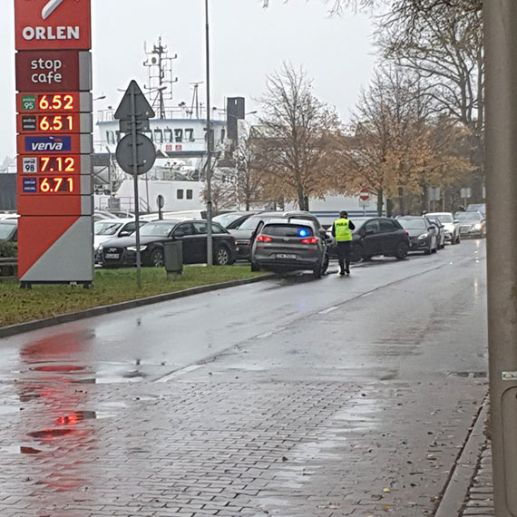 Zaskakujca interwencja policji rozadowuje kolejki przy stacji Orlen