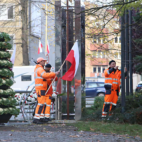 Patriotyzm na chwil: Flagi narodowe zostay zabrane po obchodach