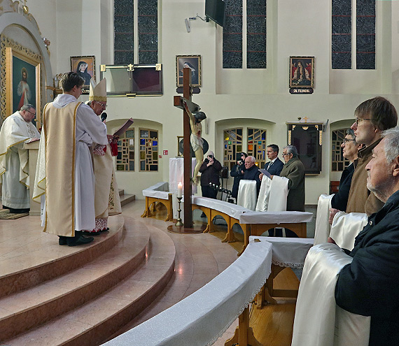 Dzi odpust w Parafii Chrystusa Krla. W przededniu tego wita, do wityni przyby arcybiskup Andrzej Dziga. To jednak nie koniec uroczystoci