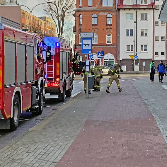 Dramatyczny brak karetek w winoujciu: Mieszkacy musz liczy na pomoc straakw i na migowiec ratowniczy. Zobacz film!