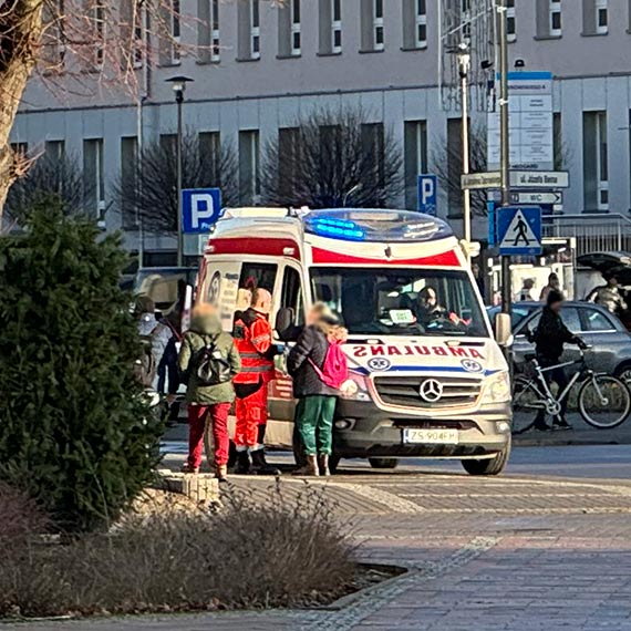 82-Letnia kobieta zasaba w pobliu galerii Corso