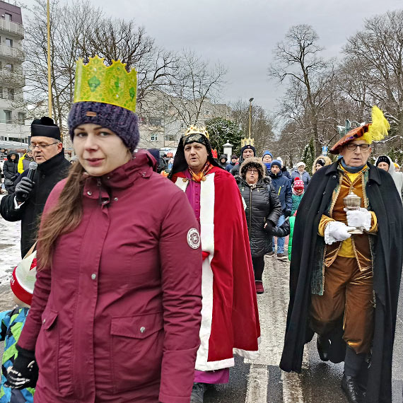 Duo ludzi w winoujskim orszaku trzech krli