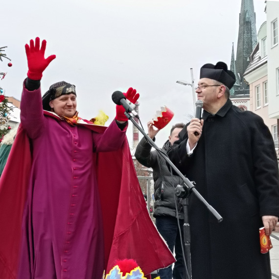 Duo ludzi w winoujskim orszaku trzech krli