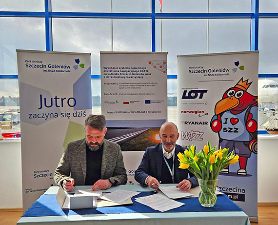 Podpisanie umowy wietlnych pomocy nawigacyjnych CAT II na lotnisku Szczecin - Goleniw