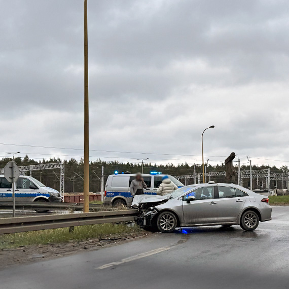 Wypadek na ulicy Woliskiej: Zderzenie samochodu osobowego z ciarwk