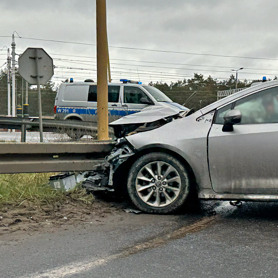 Wypadek na ulicy Woliskiej: Zderzenie samochodu osobowego z ciarwk