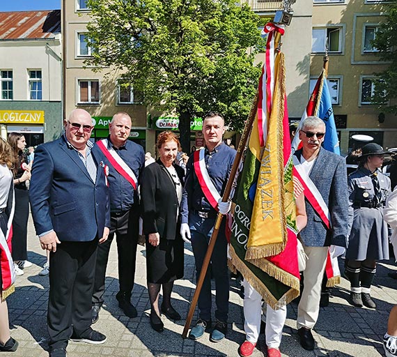 Narodowa duma i… witeczna dwuwadza w winoujciu