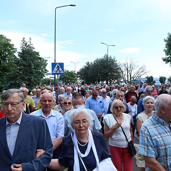 wito Boego Ciaa skpane w socu. Mieszkacy i setki goci poszli ulicami za Chrystusem