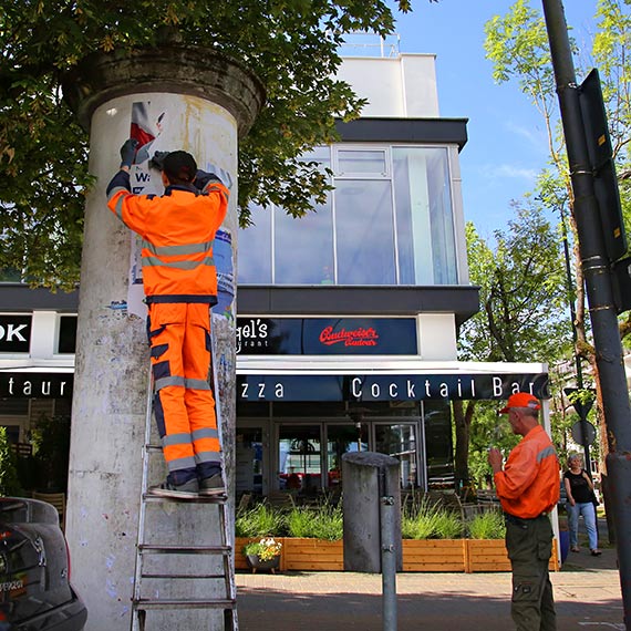 Wielkie sprztanie w miecie: Usuwanie plakatw ze supw miejskich