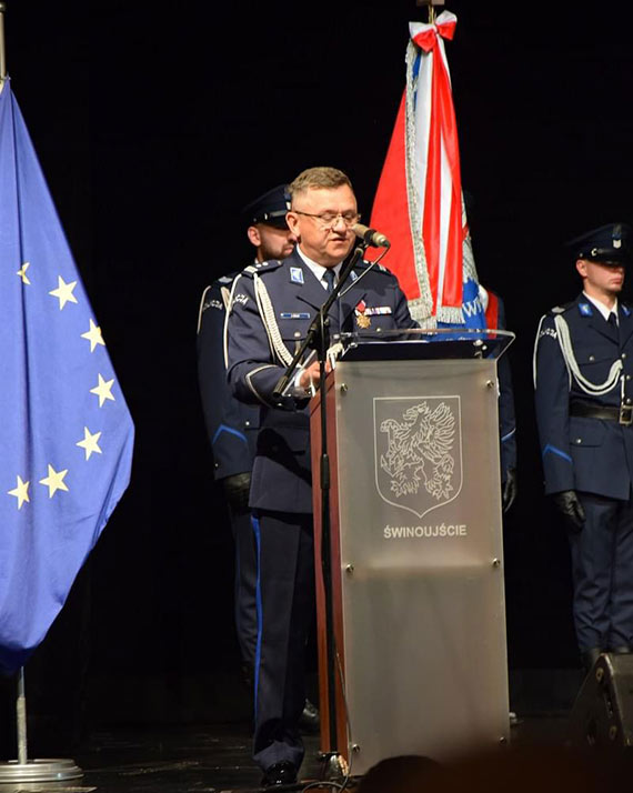 Szczeglny dzie dla policjantw i pracownikw cywilnych Komenda Miejska Policji w winoujciu - Miejskie obchody wita Policji na 44 Wyspach!