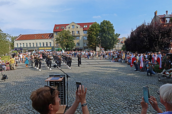 Mieszkacy, turyci, wojsko… W winoujciu bez podziaw witowalimy Dzie Wojska Polskiego i rocznic „Cudu nad Wis”