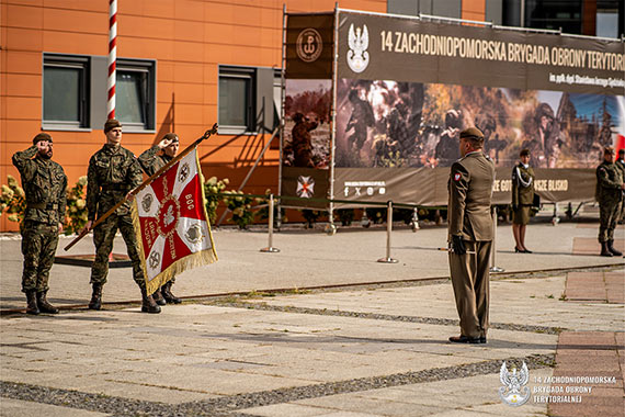 Defiladowym krokiem onierze 14. Zachodniopomorskiej Brygady Obrony Terytorialnej weszli w szsty rok swego funkcjonowania