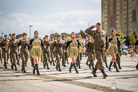 Defiladowym krokiem onierze 14. Zachodniopomorskiej Brygady Obrony Terytorialnej weszli w szsty rok swego funkcjonowania