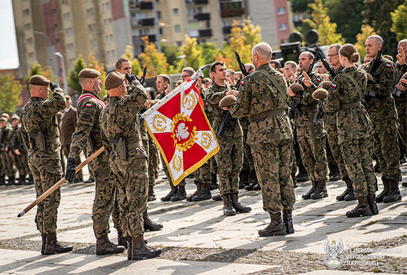 Defiladowym krokiem onierze 14. Zachodniopomorskiej Brygady Obrony Terytorialnej weszli w szsty rok swego funkcjonowania