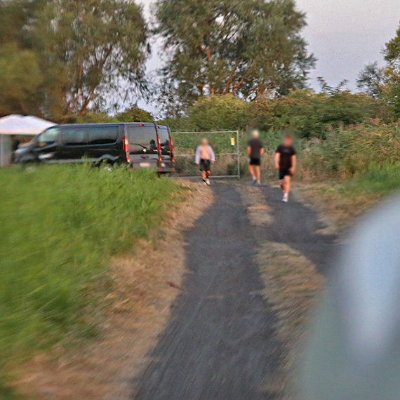 Skandal w Karsiborzu: Niemiecki festiwal techno niszczy chroniony rezerwat Natura 2000. Zobacz film!